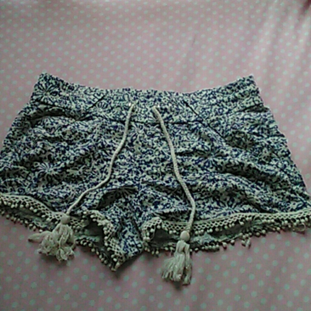 Jegging shorts with flexible waist and cool patern